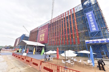 让党旗在新区建设一线高高飘扬