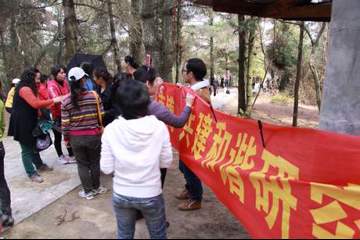 生物所组织“学雷锋、迎南博”主题登山踏青活动