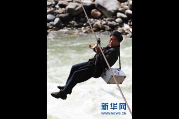 怒江州福贡县拉马底乡村医生邓前堆先进事迹
